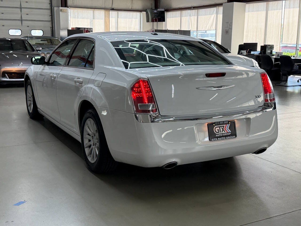 Used 2014 Chrysler 300 w/ Driver Convenience Group RWD image 4