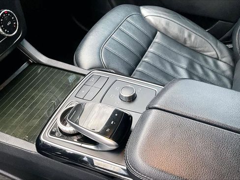 Used 2019 Mercedes-Benz GLE 400 4MATIC image 17