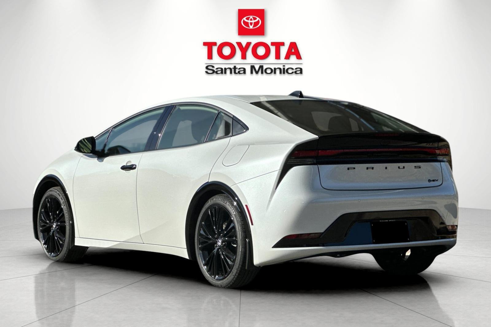 New 2027 Toyota Prius FWD image 5