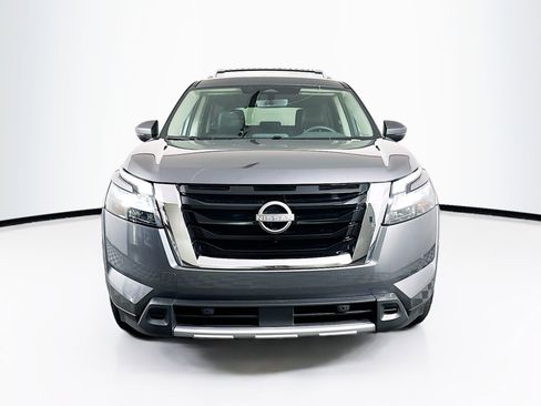Used 2025 Nissan Pathfinder SL AWD/4WD image 2