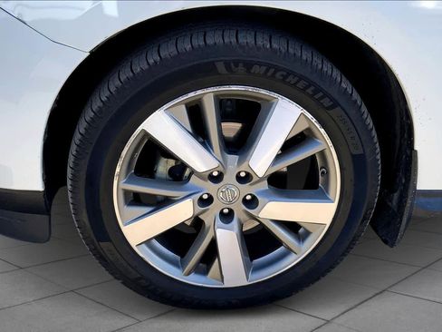 Used 2015 Nissan Pathfinder Platinum w/ Family Entertainment Package image 9