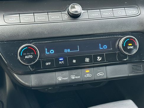 Certified 2025 Hyundai Elantra SEL w/ Cargo Package image 20