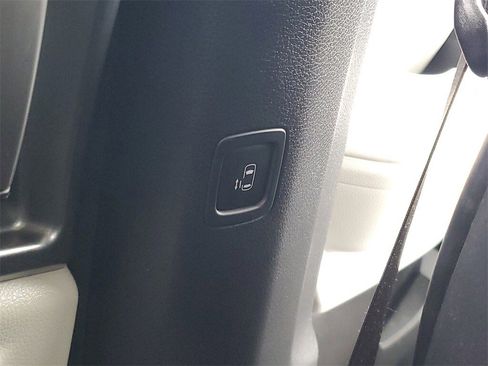 Used 2023 Kia Carnival LX image 25