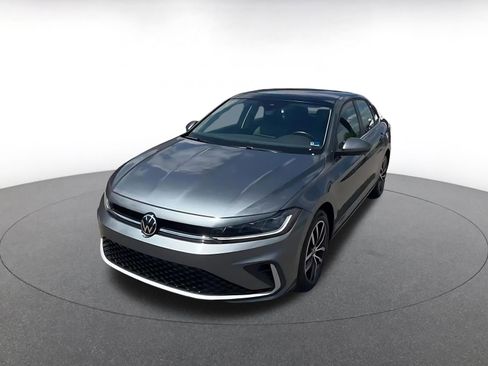 Used 2025 Volkswagen Jetta SE FWD image 7