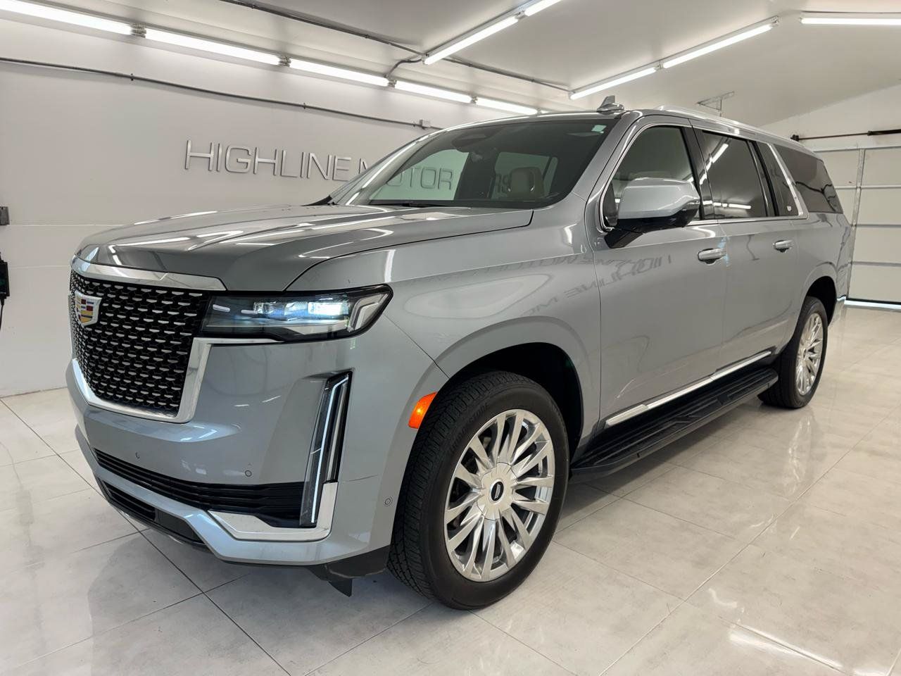 Used 2023 Cadillac Escalade ESV Premium Luxury AWD/4WD image 1