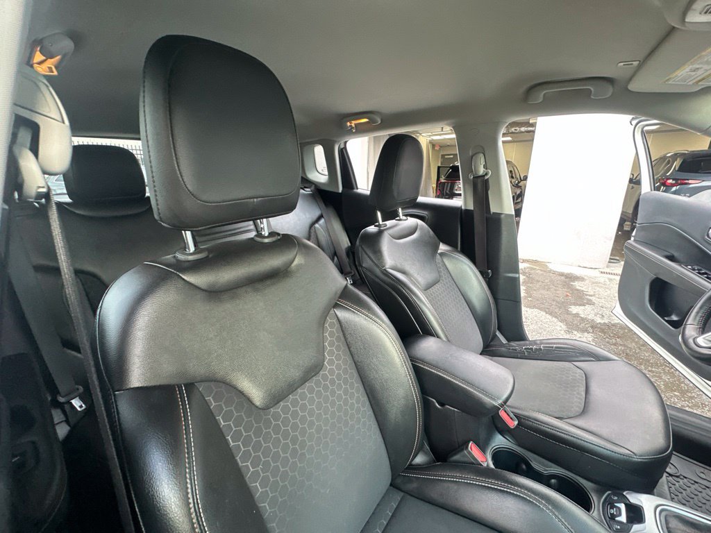Used 2019 Jeep Compass Latitude w/ Cold Weather Group AWD/4WD image 36