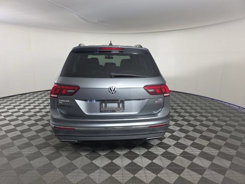 Used 2018 Volkswagen Tiguan SE w/ Panoramic Sunroof Package AWD/4WD image 4