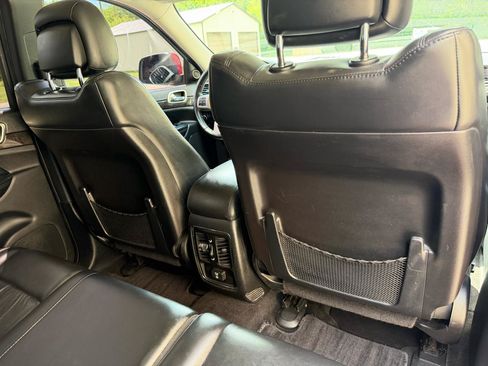 Used 2011 Jeep Grand Cherokee Laredo AWD/4WD image 27