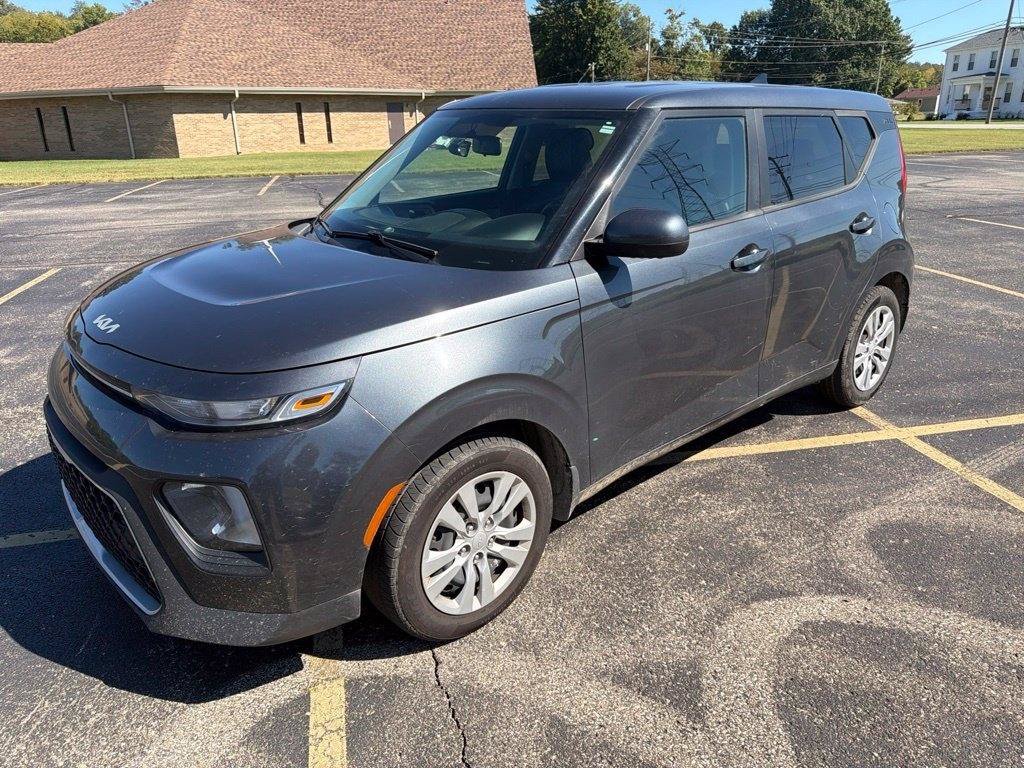 Used 2022 Kia Soul LX FWD image 2