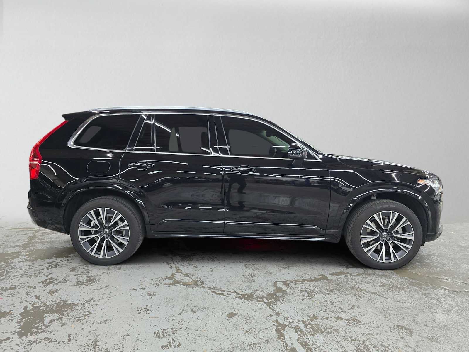 Used 2022 Volvo XC90 T6 Momentum w/ Climate Package AWD/4WD image 2