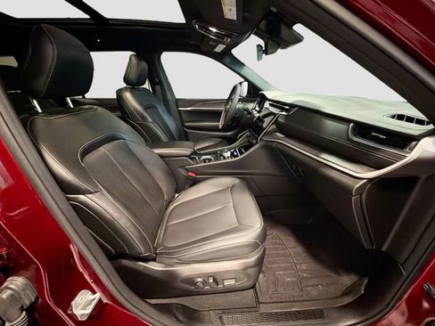 Used 2025 Jeep Grand Cherokee L Limited w/ Black Appearance Package image 26