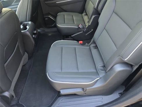 Used 2025 Buick Enclave Preferred FWD image 16