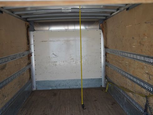 Used 2018 Ford F550 2WD Regular Cab Super Duty image 18