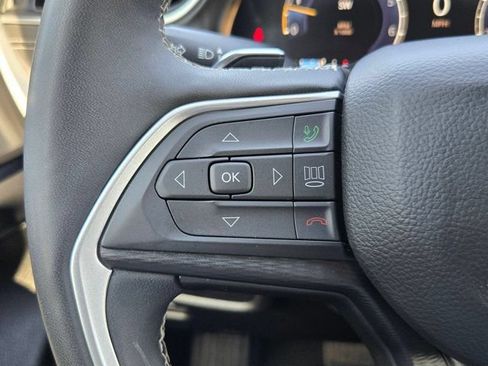 Used 2025 Jeep Grand Cherokee Altitude AWD/4WD image 20