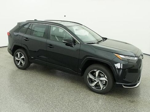 New 2025 Toyota RAV4 SE image 12