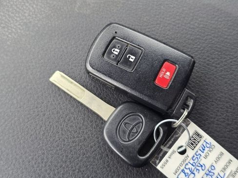 Used 2023 Toyota Tacoma TRD Off-Road AWD/4WD image 32