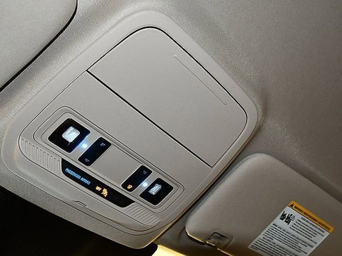 Used 2022 Ford Explorer XLT w/ Equipment Group 202A image 27