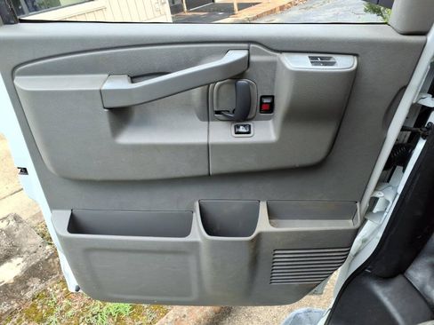 Used 2020 GMC Savana 2500 w/ Driver Convenience Package RWD image 5