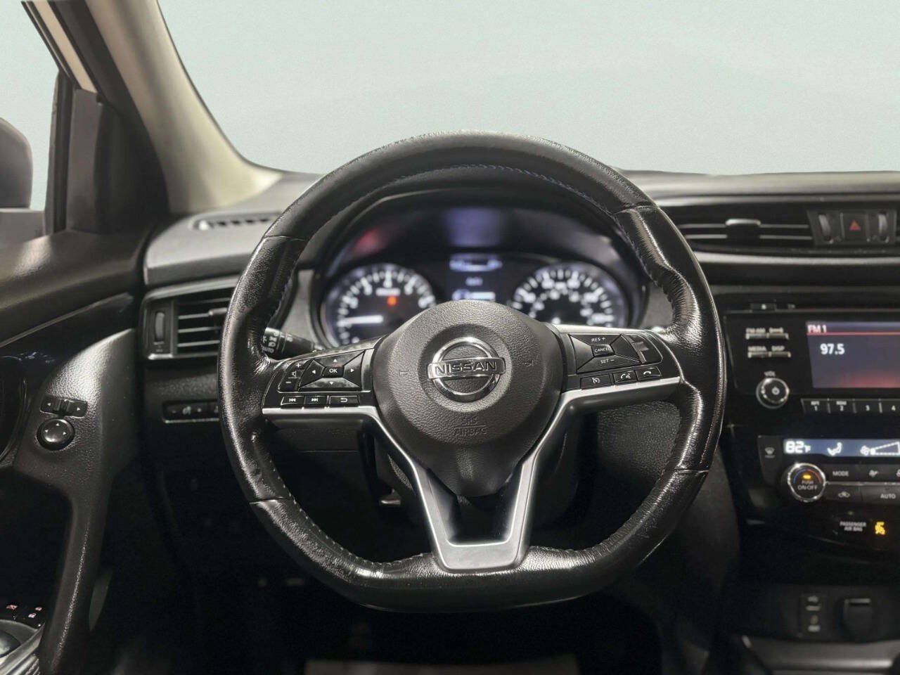 Used 2017 Nissan Rogue Sport SV w/ SV All-Weather Package AWD/4WD image 28