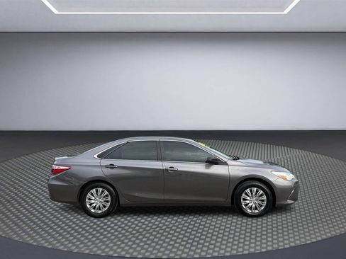 Used 2016 Toyota Camry LE FWD image 8