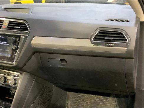 Used 2020 Volkswagen Tiguan SEL image 18