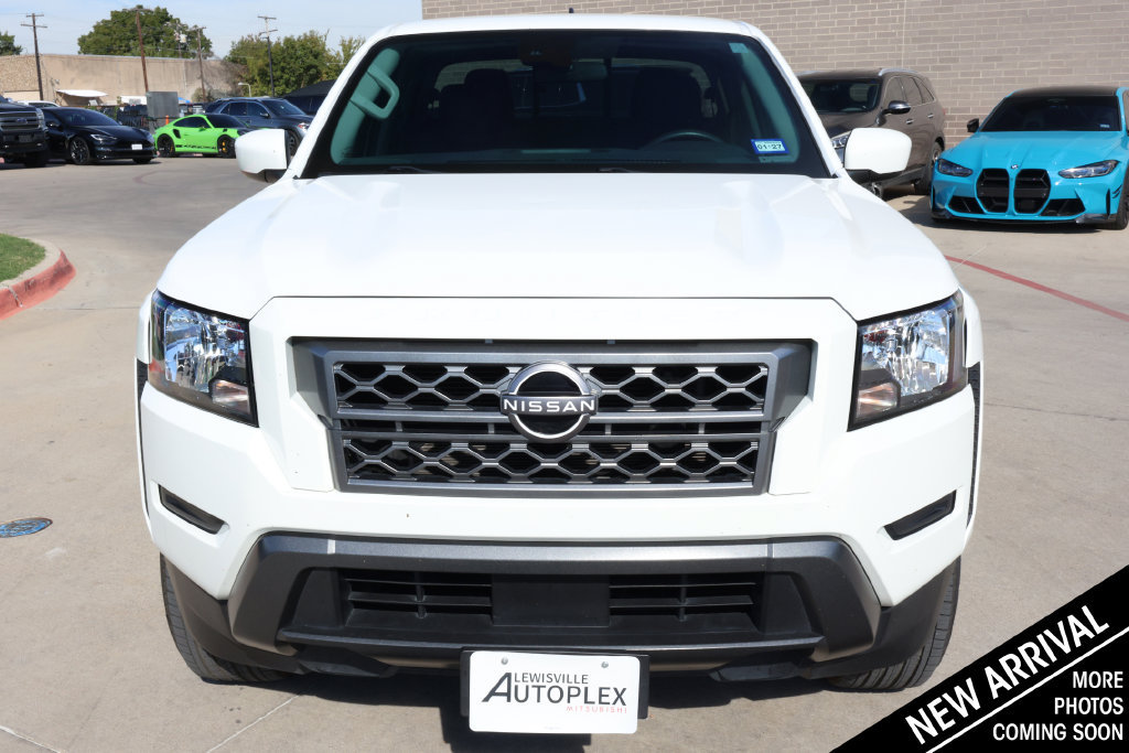 Used 2022 Nissan Frontier SV RWD image 2