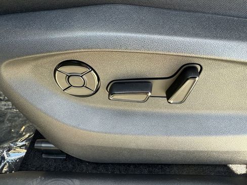 New 2025 Volkswagen Tiguan SE R-Line image 10