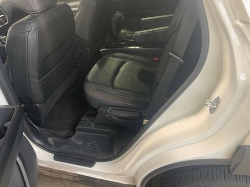 Used 2022 Nissan Pathfinder SL w/ SL Premium Package FWD image 3
