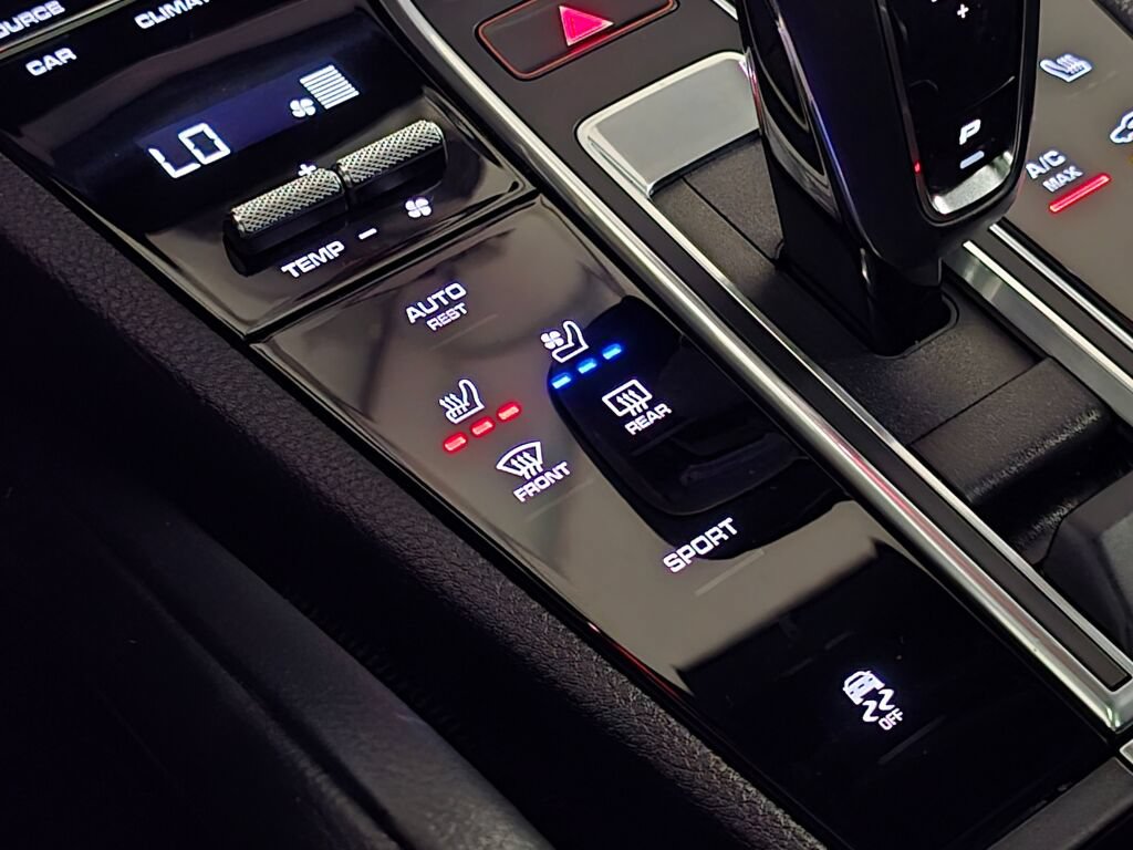 Certified 2023 Porsche Cayenne Platinum Edition AWD/4WD image 39