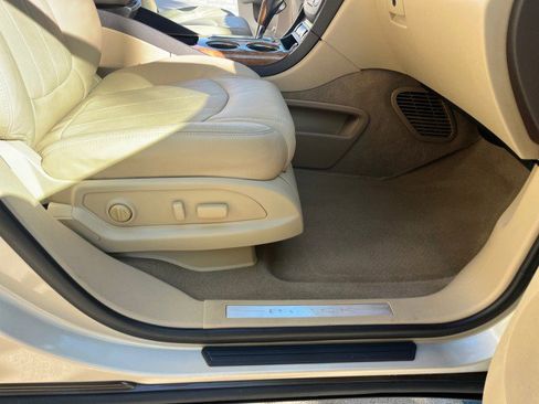 Used 2011 Buick Enclave CXL image 26