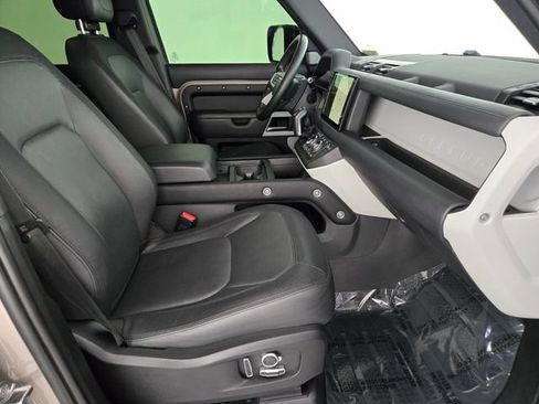 Used 2023 Land Rover Defender 130 X-Dynamic SE AWD/4WD image 3