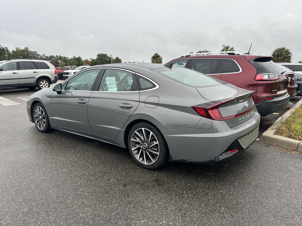 Used 2022 Hyundai Sonata Limited w/ Preferred Accessory Package FWD image 5