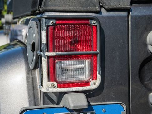 Used 2018 Jeep Wrangler Unlimited Sport image 7