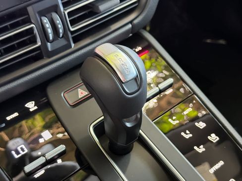 Certified 2025 Porsche Macan AWD/4WD image 24