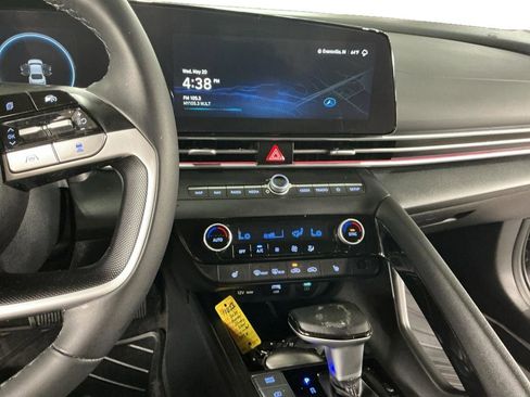Certified 2024 Hyundai Elantra Limited FWD image 7