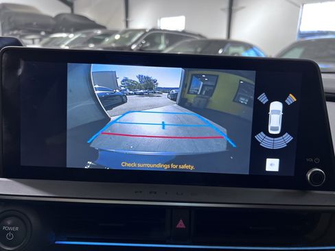 Used 2024 Toyota Prius XLE FWD image 22