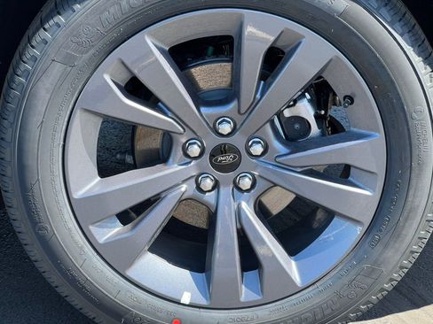 Used 2024 Ford Explorer XLT w/ Equipment Group 202A AWD/4WD image 7