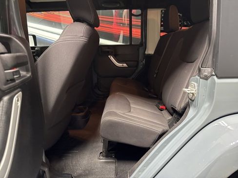 Used 2014 Jeep Wrangler Unlimited Sahara w/ Max Tow Package image 15