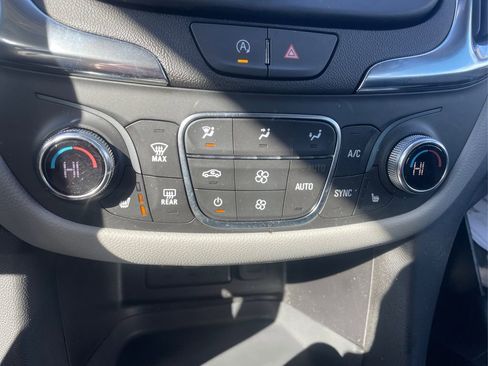 Used 2024 Chevrolet Equinox LT image 38