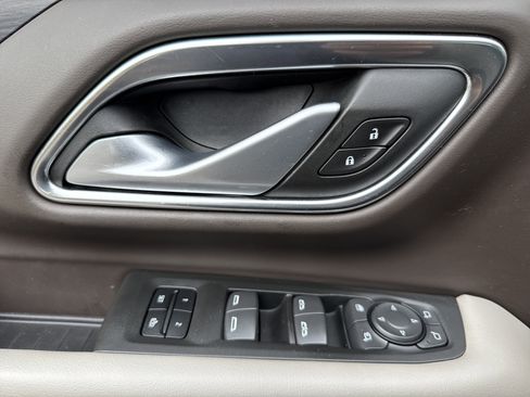 Used 2022 GMC Yukon SLT w/ SLT Premium Package image 15