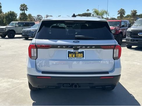 New 2026 Ford Explorer Active RWD image 5