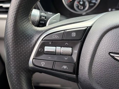Used 2025 Genesis G70 2.5T image 12