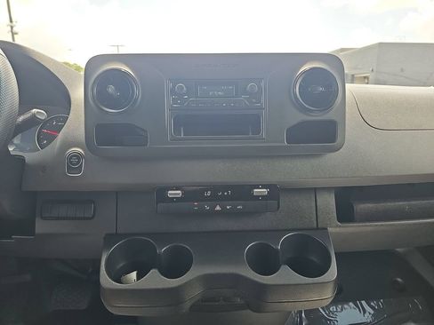 Used 2025 Mercedes-Benz Sprinter 2500 image 24