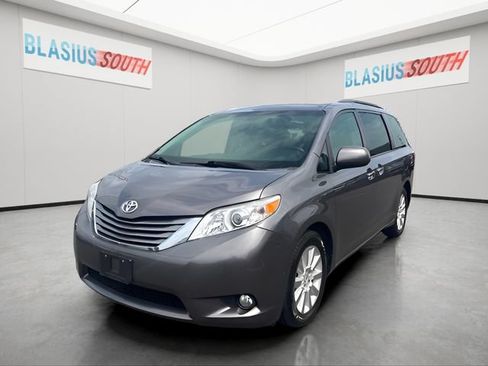 Used 2015 Toyota Sienna XLE Premium AWD/4WD image 7