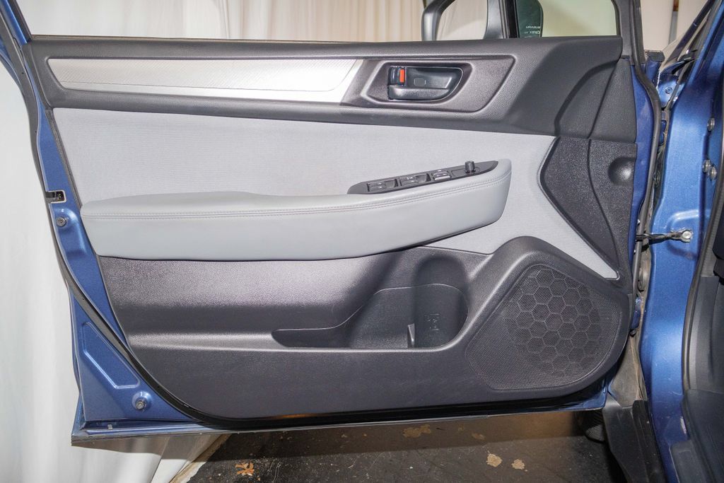 Used 2019 Subaru Outback 2.5i AWD/4WD image 10