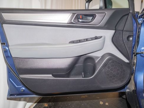 Used 2019 Subaru Outback 2.5i AWD/4WD image 10