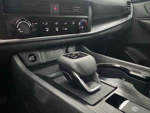 Used 2024 Nissan Rogue S image 24