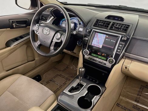 Used 2013 Toyota Camry XLE w/ Leather Pkg FWD image 16
