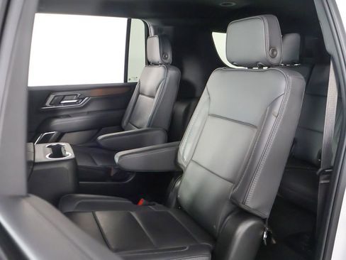 Used 2025 GMC Yukon XL Denali AWD/4WD image 38
