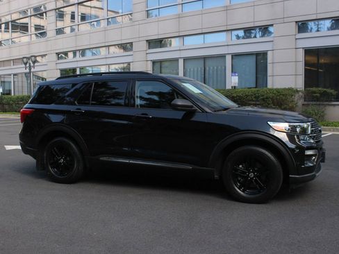 Used 2020 Ford Explorer XLT w/ Equipment Group 202A AWD/4WD image 2